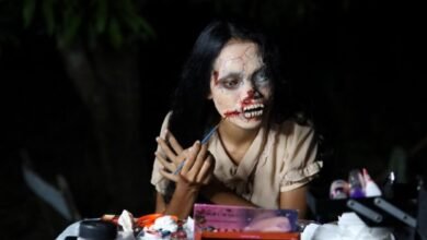 Tailandesa se disfraza de zombi
