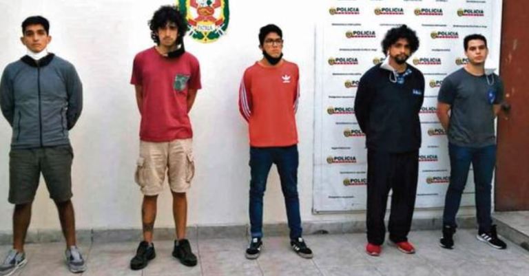 violan en grupo en perú