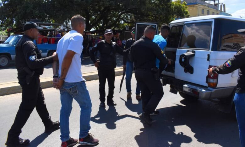 Seis detenidos por hurto a negocio en la Curva de Molina