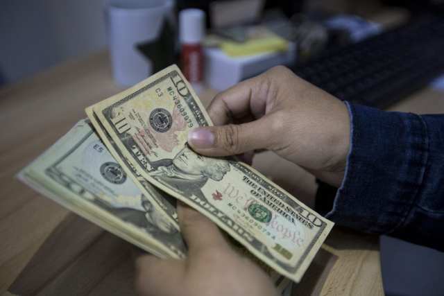 dolares