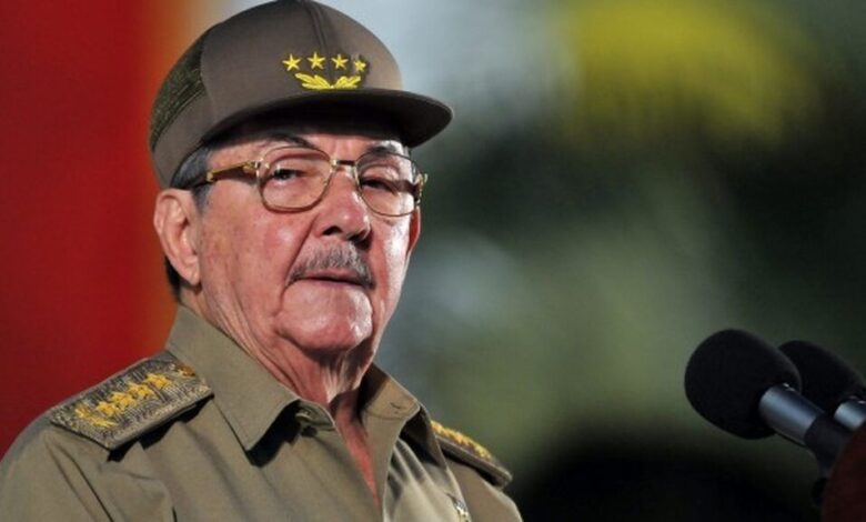 Raúl Castro deja su cargo por padecer cáncer de esófago y de recto