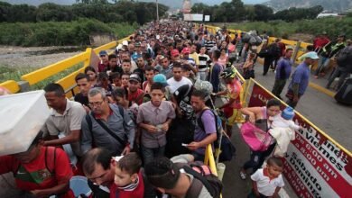 Permiten paso por el Puente Internacional Simón Bolívar de venezolanos varados en Colombia