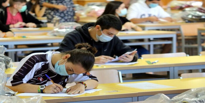 Estudiantes peruanos obtienen el bachiller de forma automática por la pandemia