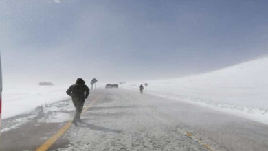 Rescatan a 27 migrantes atrapados en una ventisca de nieve en Chile