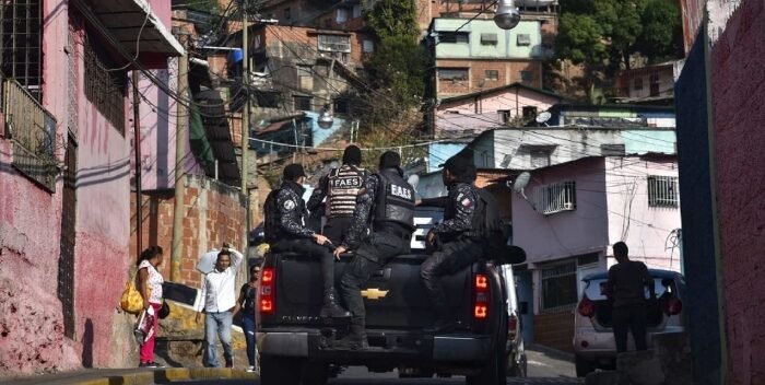 Despliegue de organismos de seguridad mantiene trancada La Vega