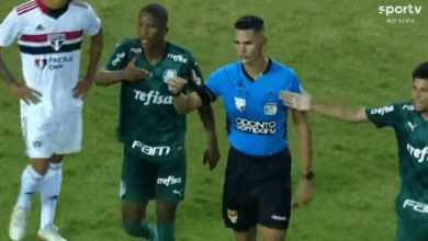 apuñala a jugador