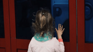 niña encerrada