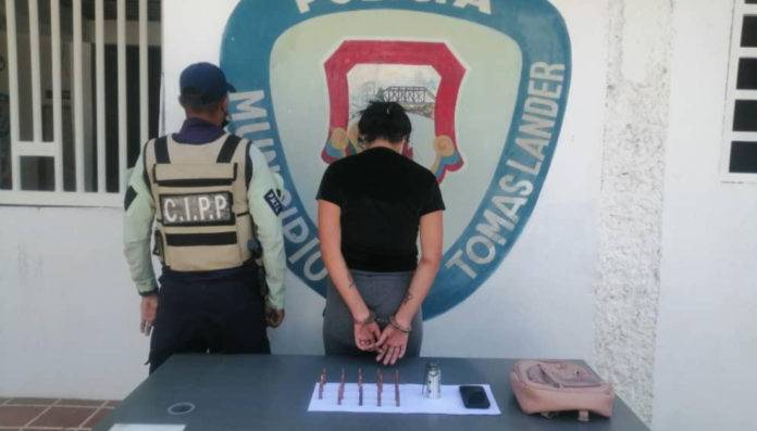 joven detenida