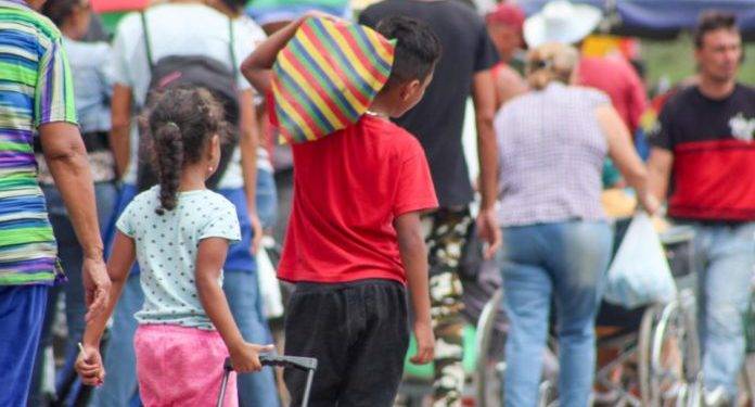 niños mercado