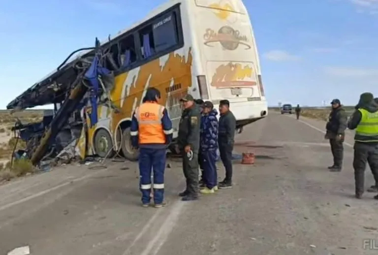 Al menos 15 fallecidos y 19 heridos en un nuevo accidente de tránsito ...
